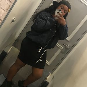 Meet your Posher, Sade